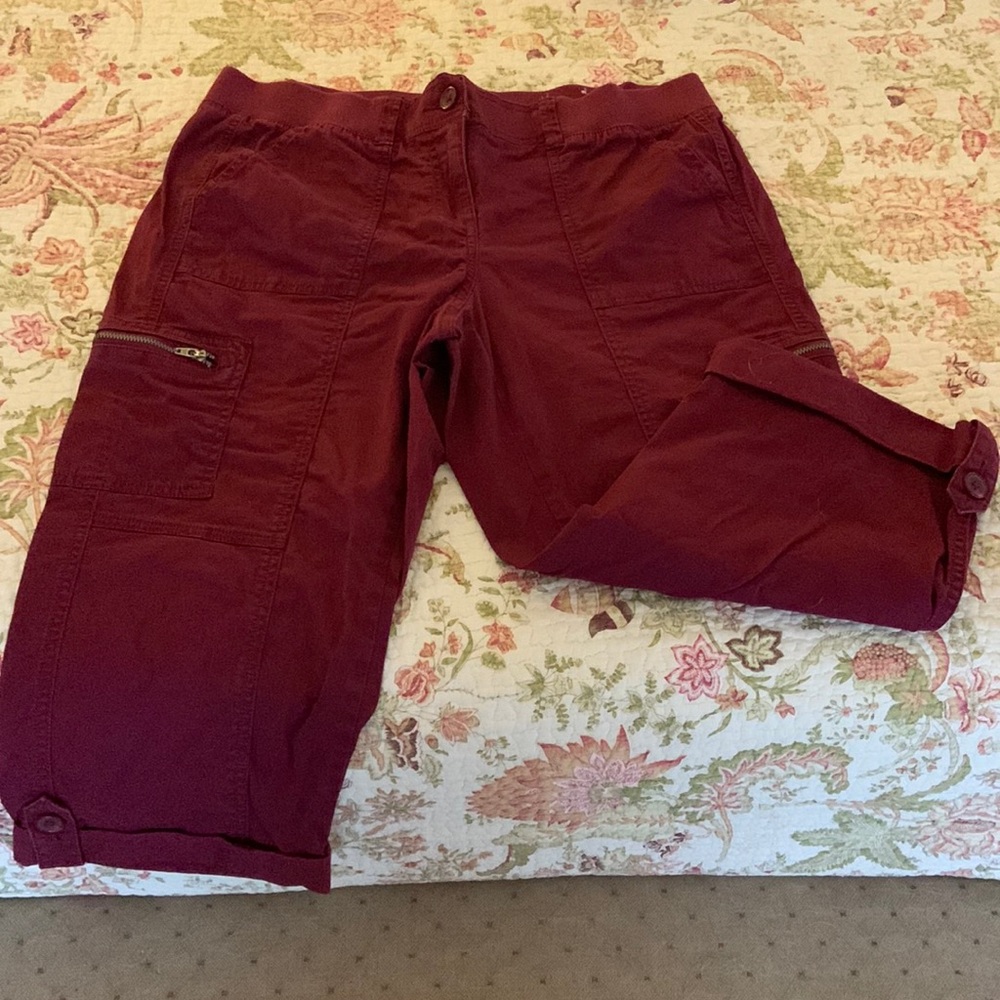 Loft crop capri, maroon in color, size 10p
